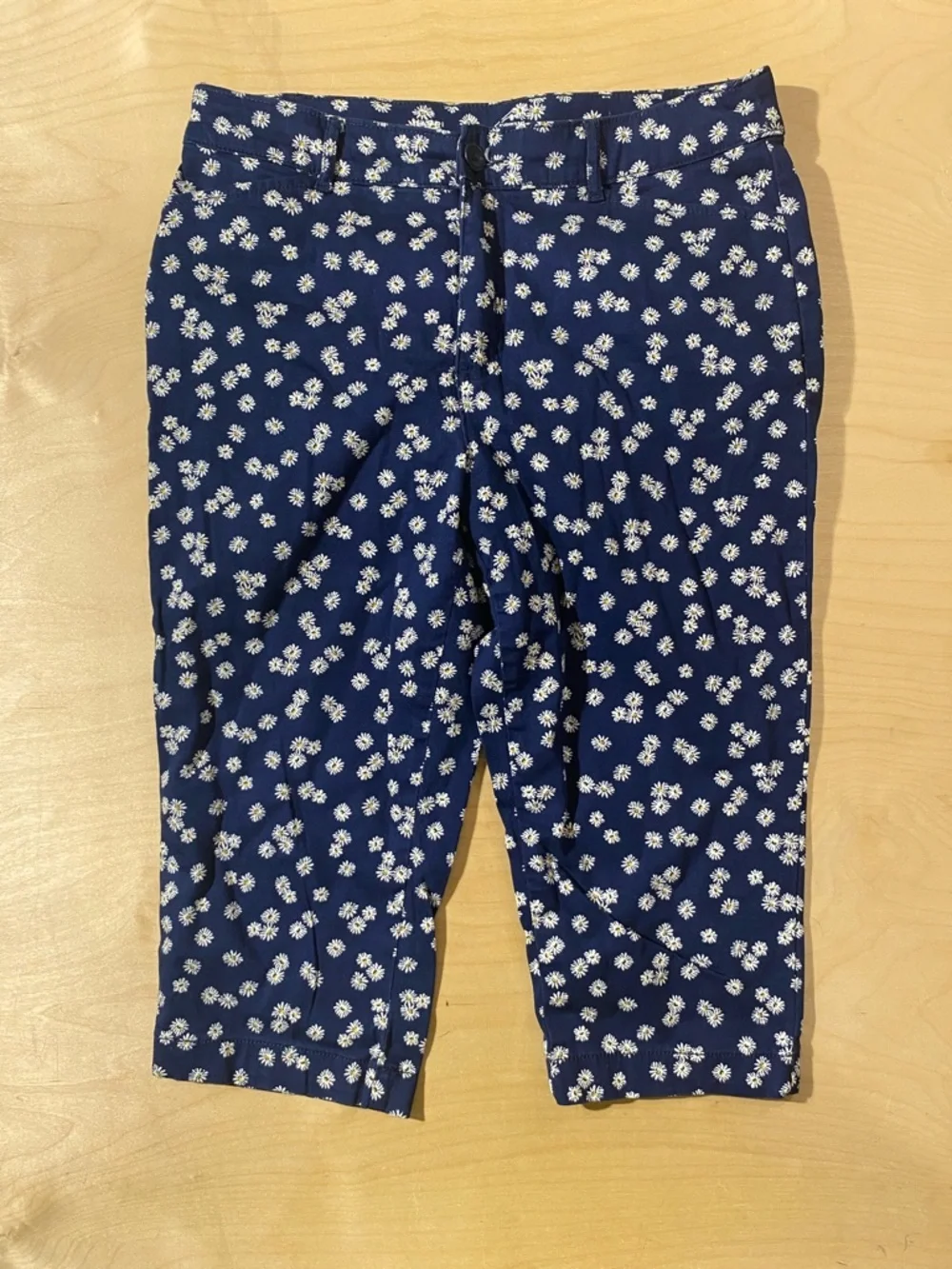 St. John's Bay Navy Capri Pants with White Daisy Print 12 (RB)